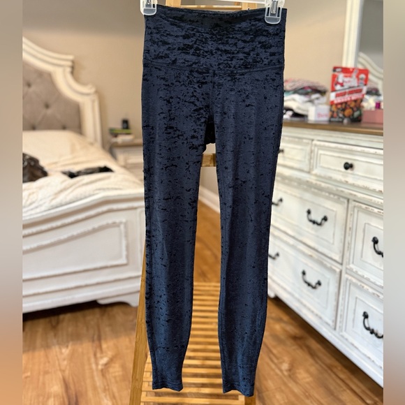 Lululemon Velvet Wunder Under HR tights in black, size 4 - Picture 3 of 7